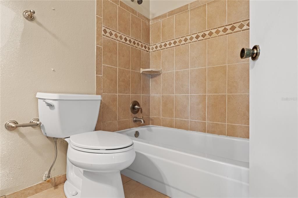 待售: $255,000 (2 贝兹, 2 浴室, 937 平方英尺)