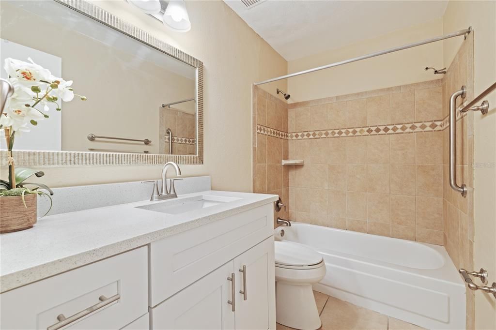 待售: $255,000 (2 贝兹, 2 浴室, 937 平方英尺)