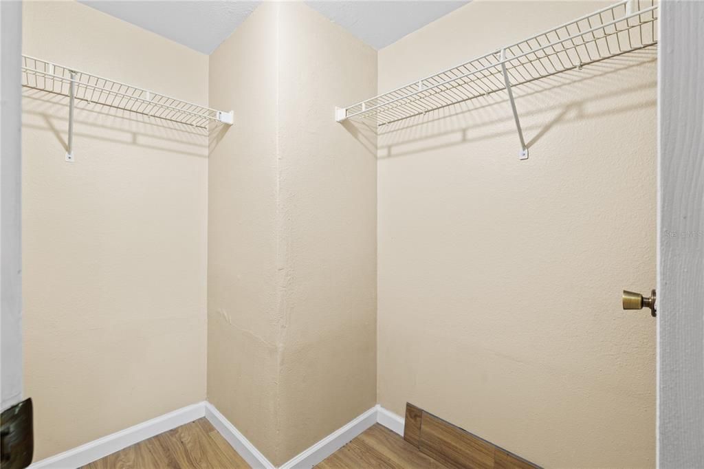 待售: $255,000 (2 贝兹, 2 浴室, 937 平方英尺)