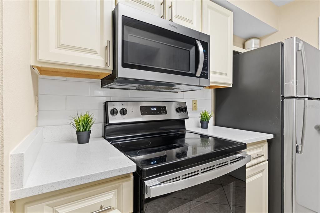 待售: $255,000 (2 贝兹, 2 浴室, 937 平方英尺)