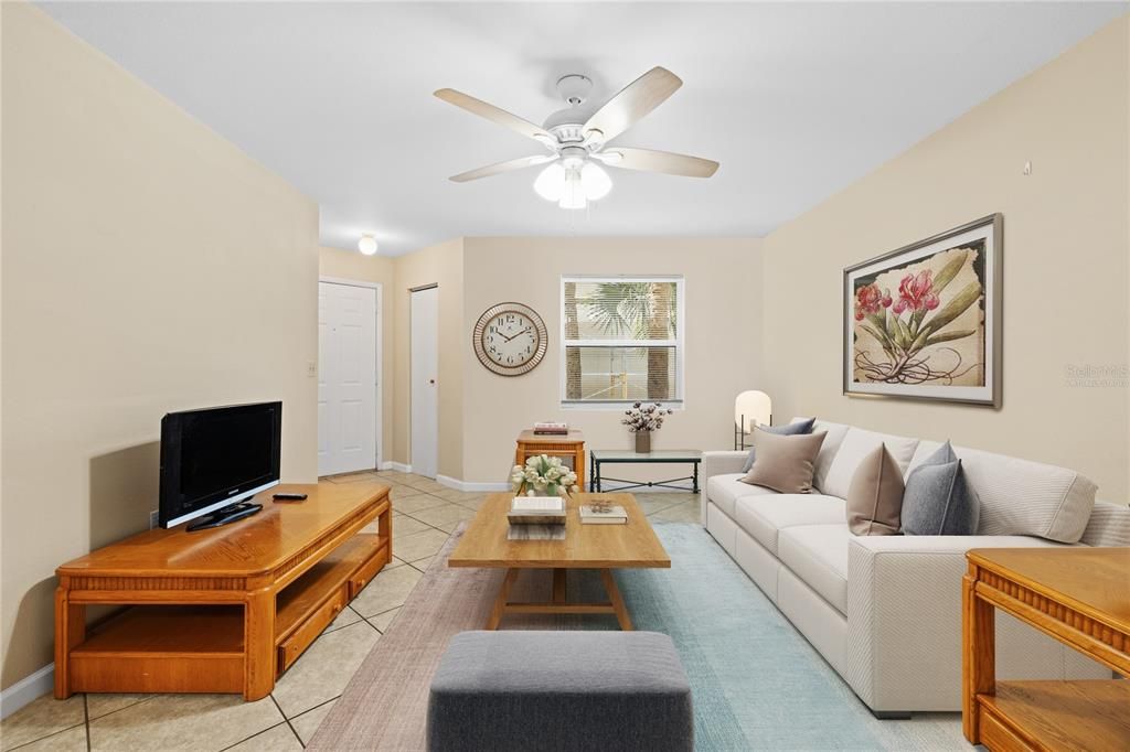 待售: $255,000 (2 贝兹, 2 浴室, 937 平方英尺)