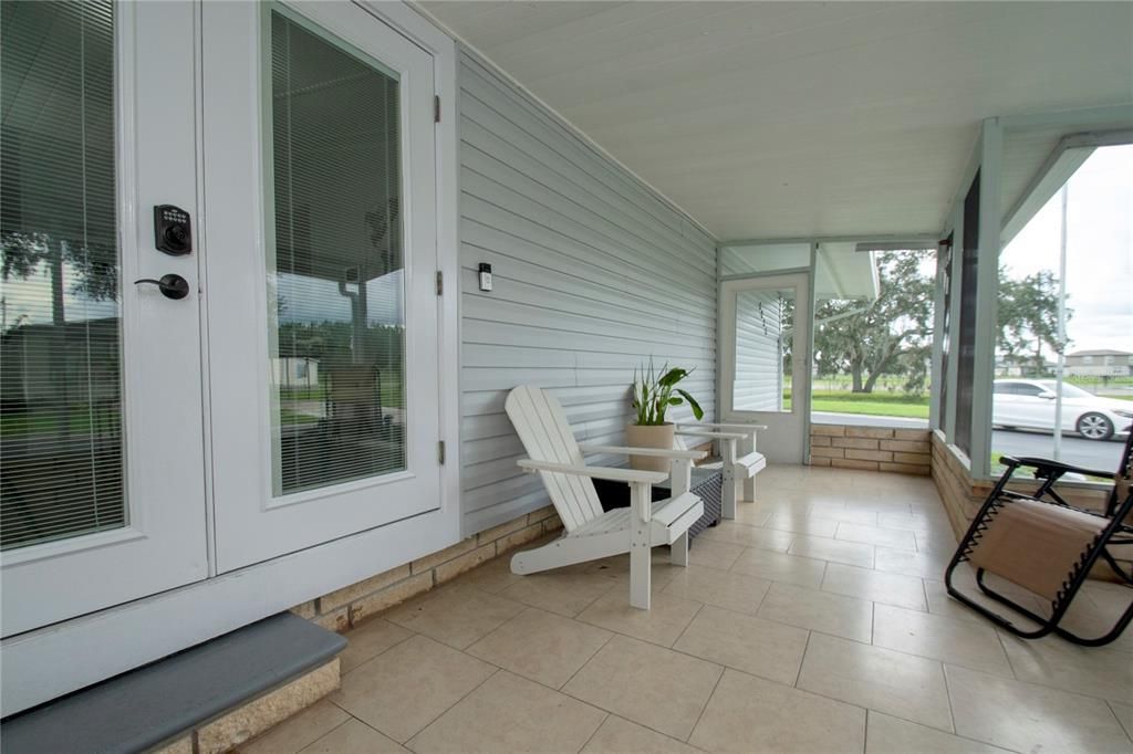 合同活跃: $159,000 (2 贝兹, 2 浴室, 984 平方英尺)