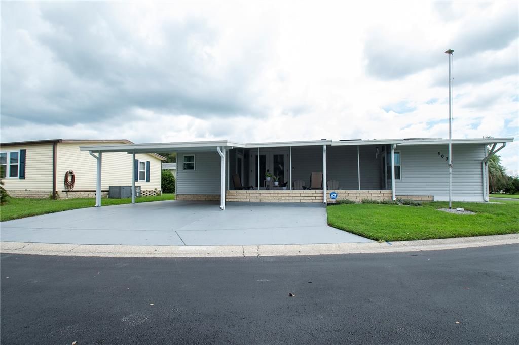 合同活跃: $159,000 (2 贝兹, 2 浴室, 984 平方英尺)