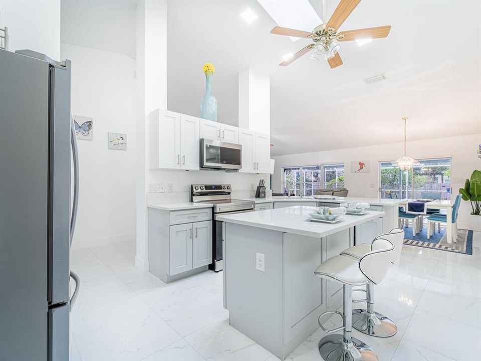 En Venta: $669,900 (5 camas, 3 baños, 2360 Pies cuadrados)