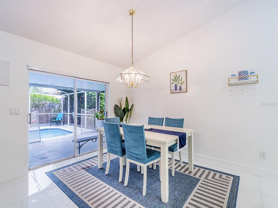 En Venta: $669,900 (5 camas, 3 baños, 2360 Pies cuadrados)