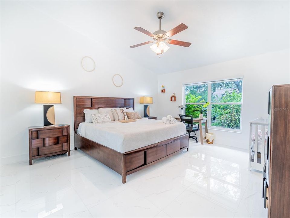 En Venta: $669,900 (5 camas, 3 baños, 2360 Pies cuadrados)