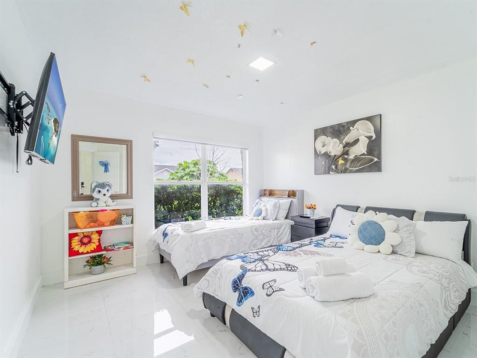 En Venta: $669,900 (5 camas, 3 baños, 2360 Pies cuadrados)