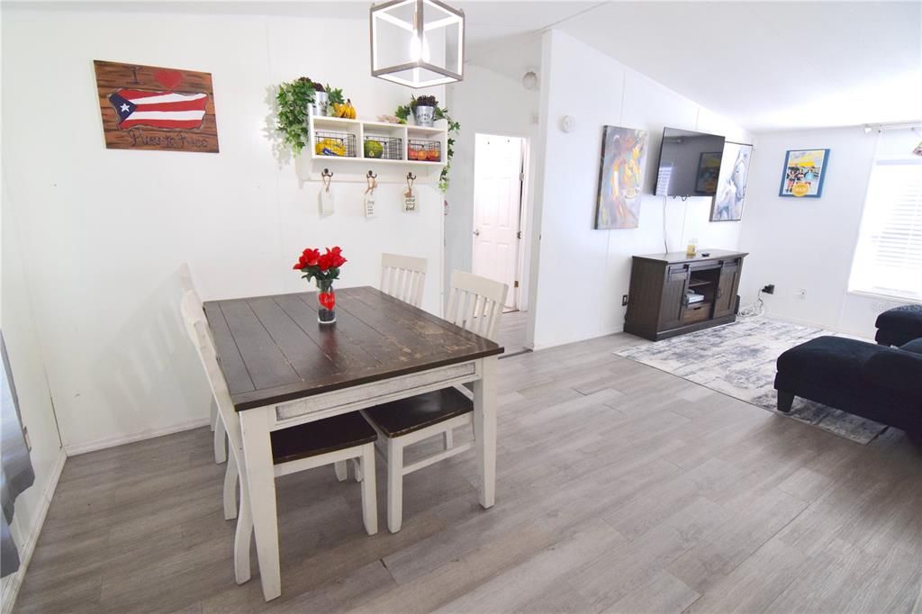 На продажу: $79,900 (3 спален, 2 ванн, 1120 Квадратных фут)