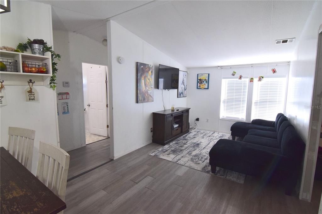 На продажу: $79,900 (3 спален, 2 ванн, 1120 Квадратных фут)