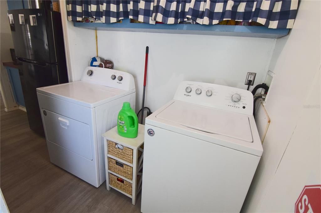 На продажу: $79,900 (3 спален, 2 ванн, 1120 Квадратных фут)