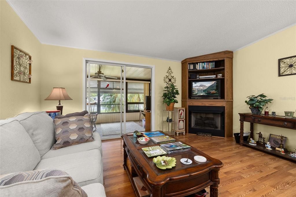 Activo con contrato: $169,000 (2 camas, 2 baños, 972 Pies cuadrados)