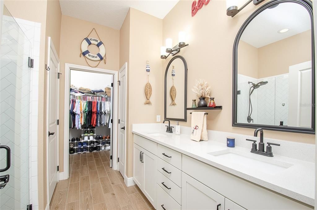 Active With Contract: $339,900 (2 beds, 2 baths, 1557 Square Feet)