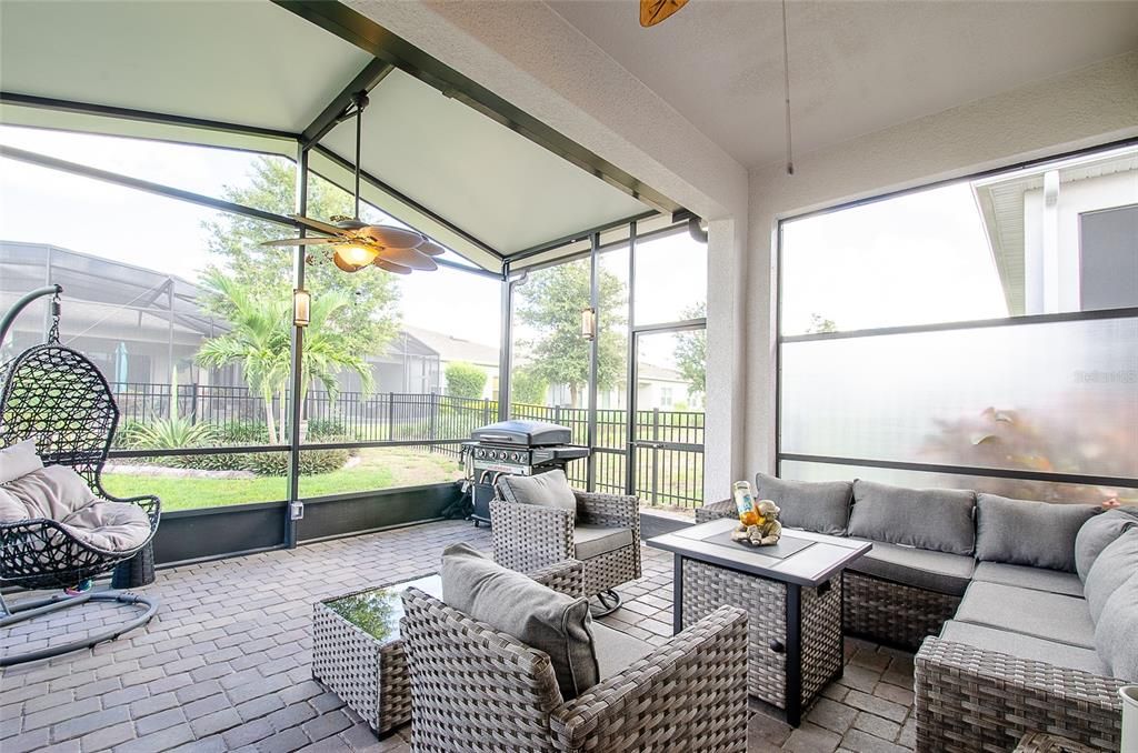 Active With Contract: $339,900 (2 beds, 2 baths, 1557 Square Feet)