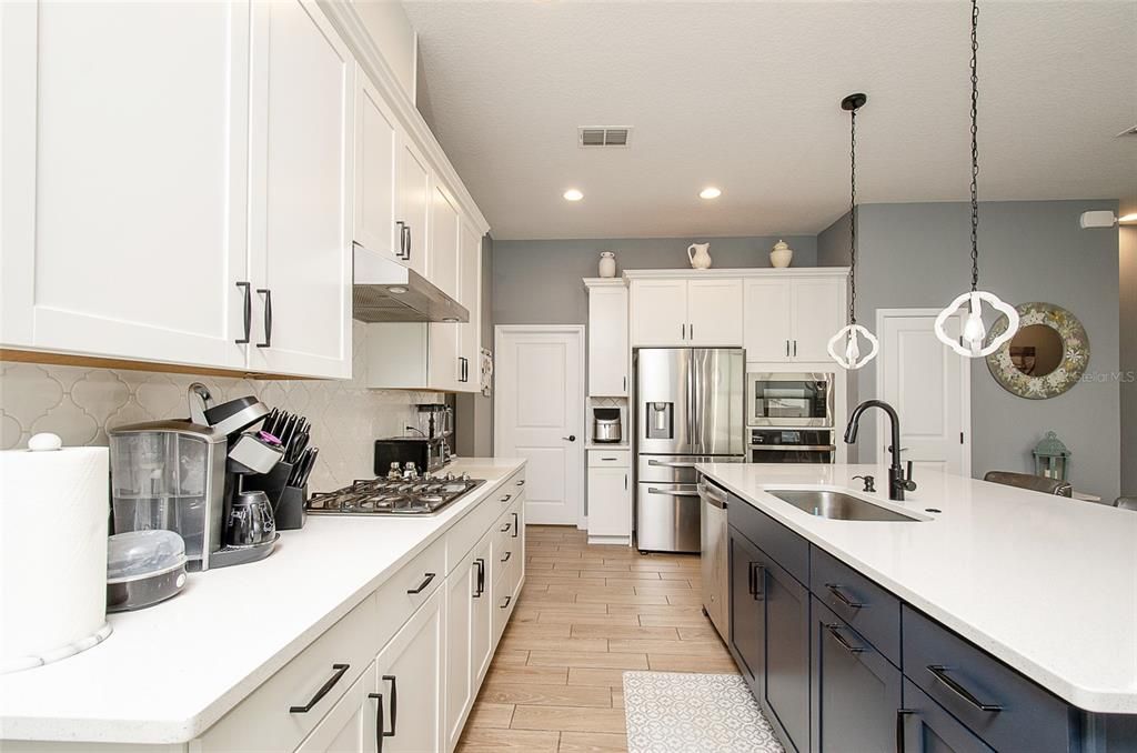 Active With Contract: $339,900 (2 beds, 2 baths, 1557 Square Feet)