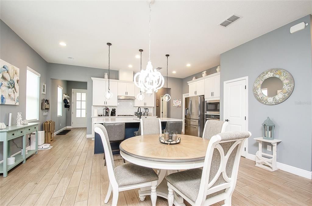 Active With Contract: $339,900 (2 beds, 2 baths, 1557 Square Feet)