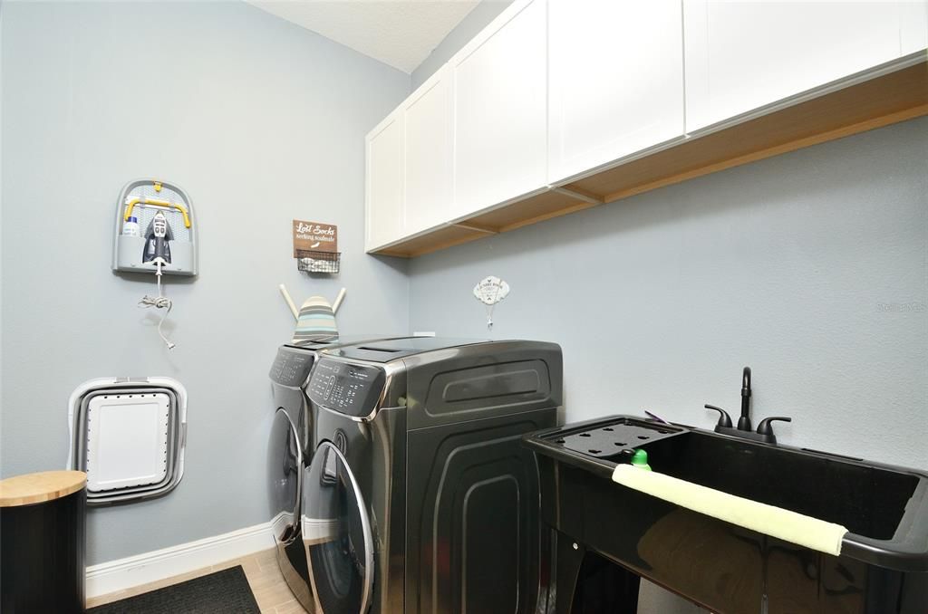 Active With Contract: $339,900 (2 beds, 2 baths, 1557 Square Feet)