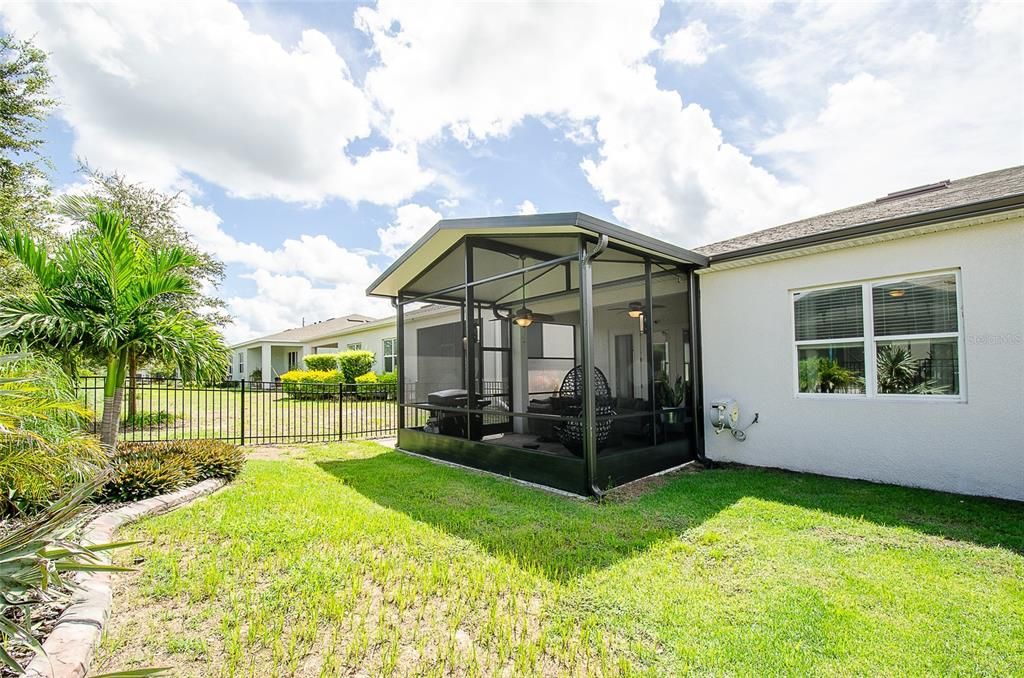 Active With Contract: $339,900 (2 beds, 2 baths, 1557 Square Feet)