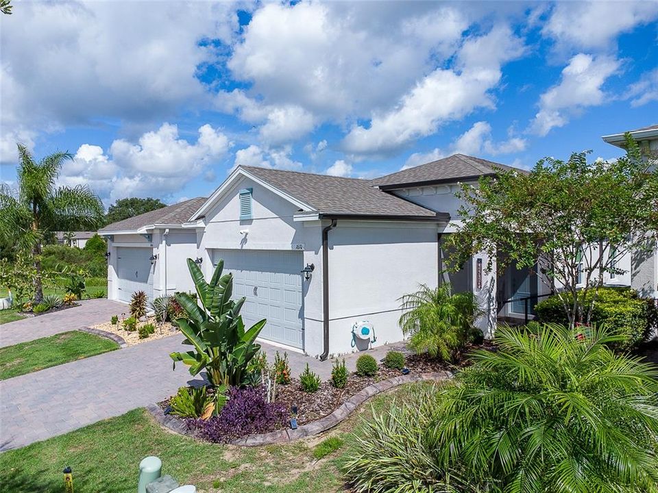 Active With Contract: $339,900 (2 beds, 2 baths, 1557 Square Feet)