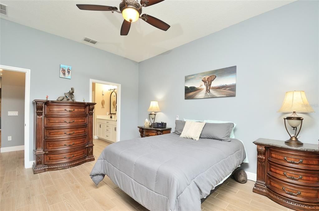 Active With Contract: $339,900 (2 beds, 2 baths, 1557 Square Feet)