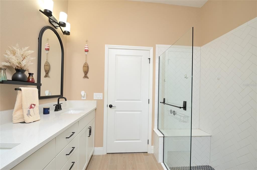 Active With Contract: $339,900 (2 beds, 2 baths, 1557 Square Feet)