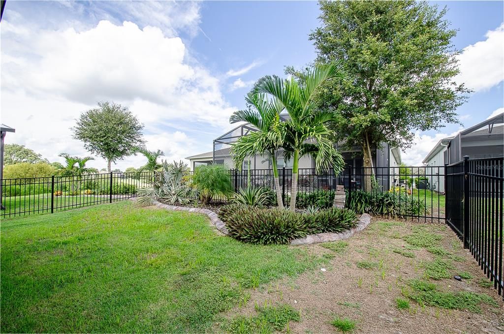 Active With Contract: $339,900 (2 beds, 2 baths, 1557 Square Feet)