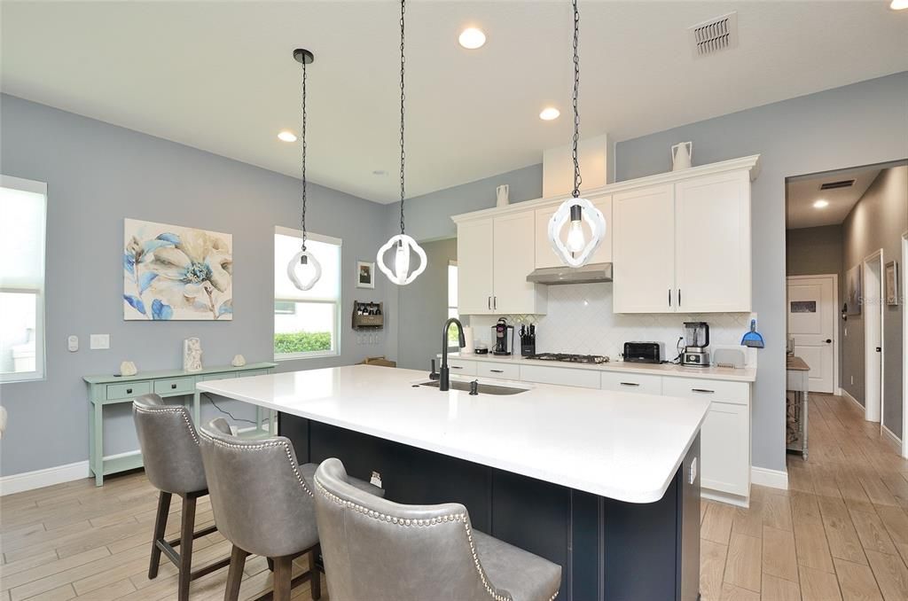 Active With Contract: $339,900 (2 beds, 2 baths, 1557 Square Feet)