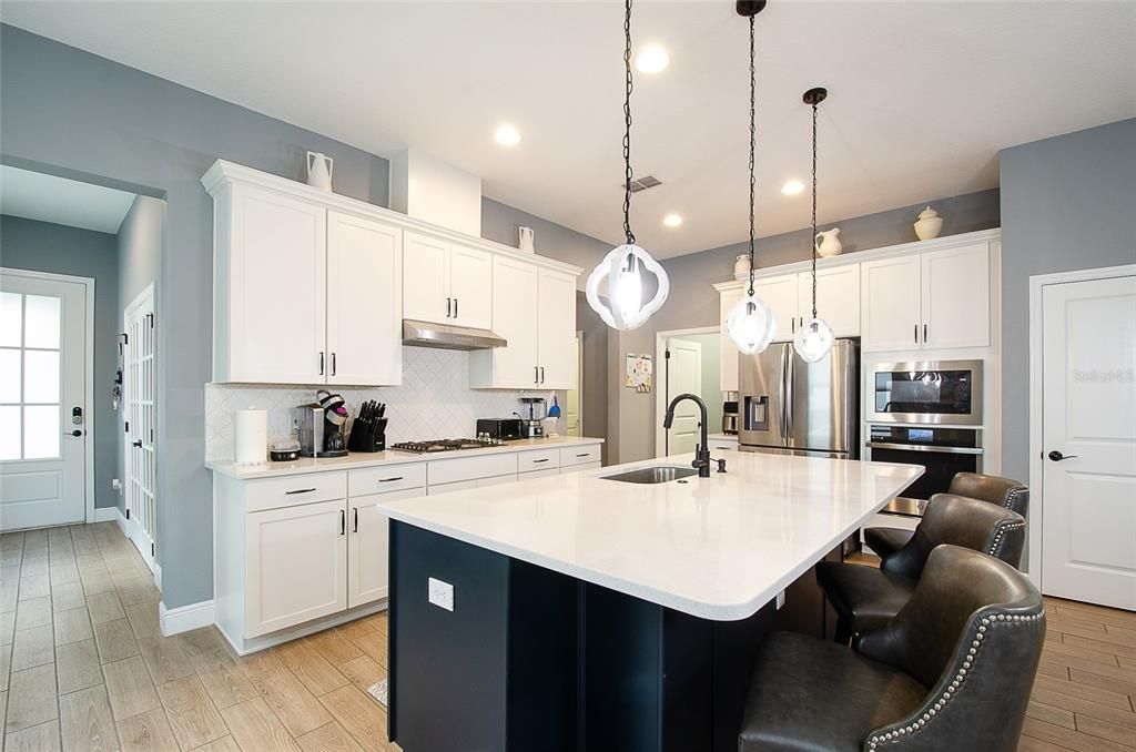 Active With Contract: $339,900 (2 beds, 2 baths, 1557 Square Feet)