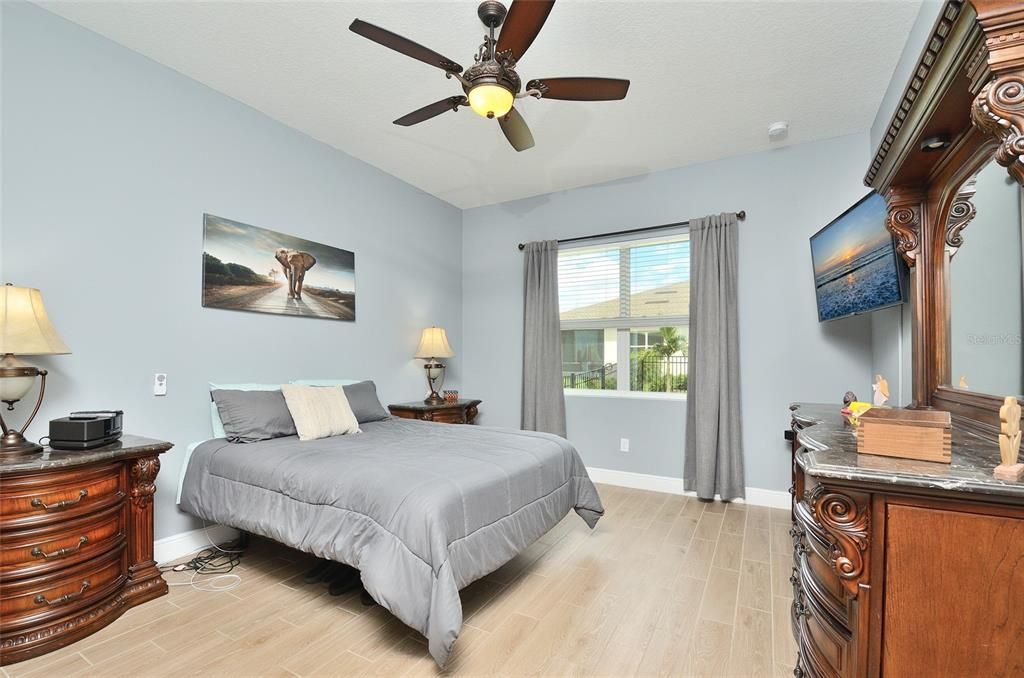 Active With Contract: $339,900 (2 beds, 2 baths, 1557 Square Feet)