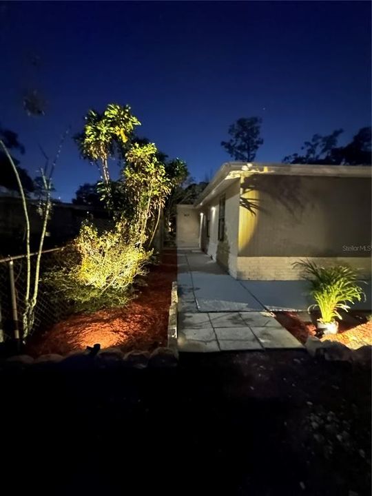 合同活跃: $1,150 (1 贝兹, 1 浴室, 600 平方英尺)