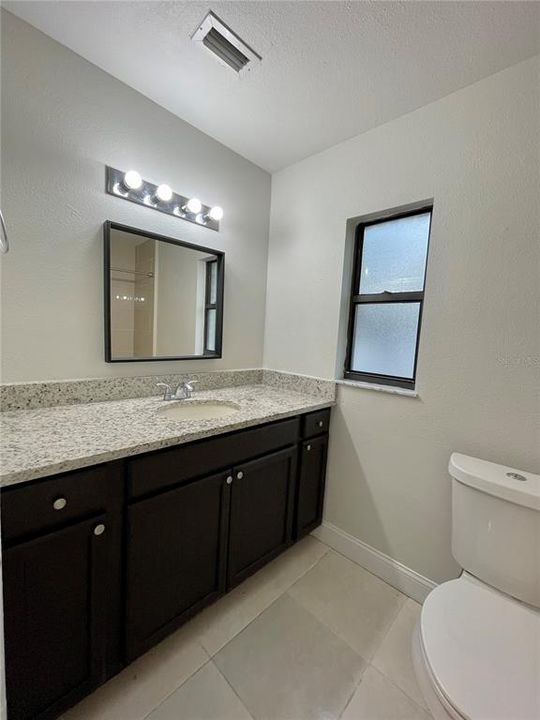 合同活跃: $1,150 (1 贝兹, 1 浴室, 600 平方英尺)