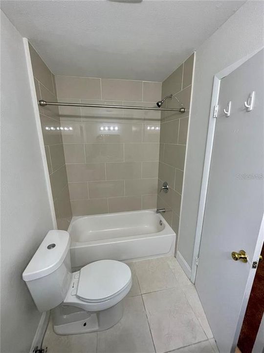 合同活跃: $1,150 (1 贝兹, 1 浴室, 600 平方英尺)