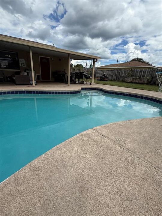 Под контрактом: $230,000 (4 спален, 2 ванн, 1602 Квадратных фут)