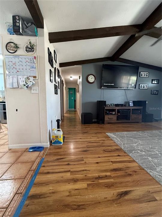 Под контрактом: $230,000 (4 спален, 2 ванн, 1602 Квадратных фут)