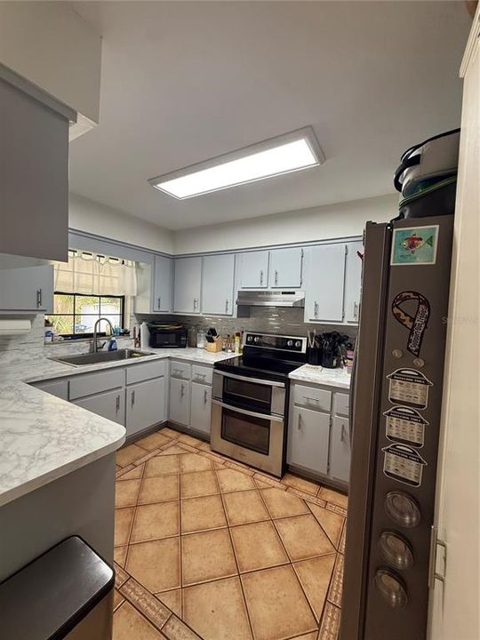 Под контрактом: $230,000 (4 спален, 2 ванн, 1602 Квадратных фут)