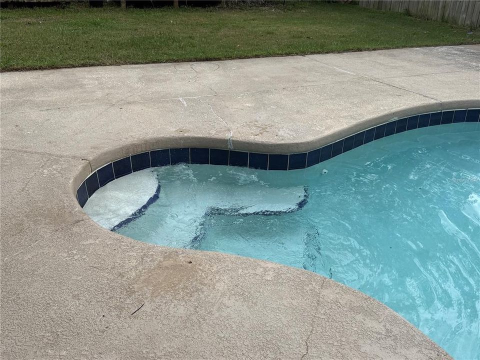 Под контрактом: $230,000 (4 спален, 2 ванн, 1602 Квадратных фут)