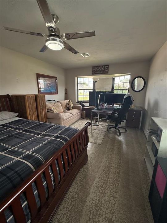 Под контрактом: $230,000 (4 спален, 2 ванн, 1602 Квадратных фут)