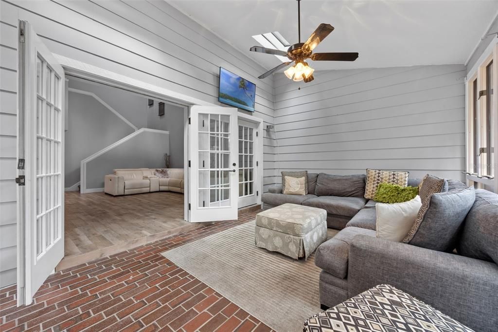 合同活跃: $799,900 (5 贝兹, 3 浴室, 3785 平方英尺)