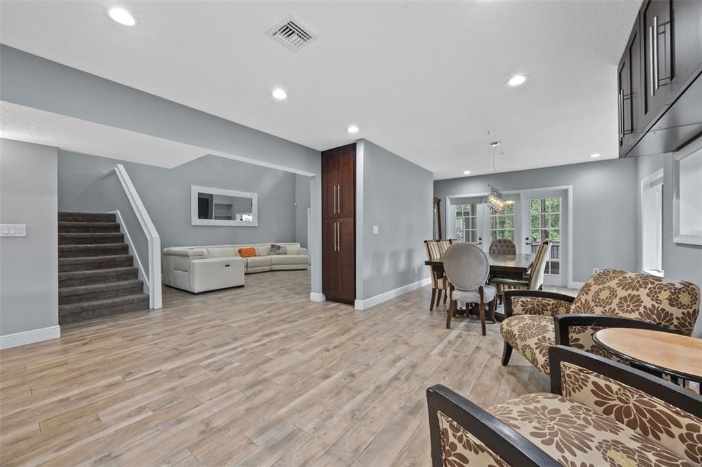 合同活跃: $799,900 (5 贝兹, 3 浴室, 3785 平方英尺)