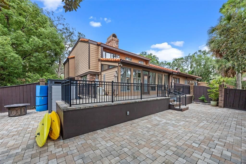 合同活跃: $799,900 (5 贝兹, 3 浴室, 3785 平方英尺)