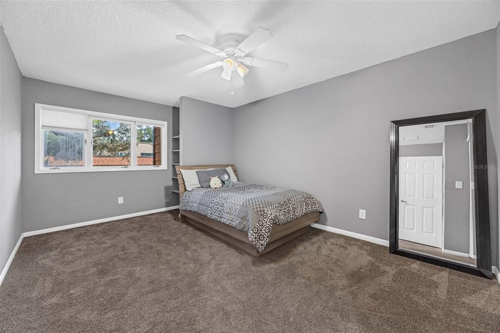 合同活跃: $799,900 (5 贝兹, 3 浴室, 3785 平方英尺)