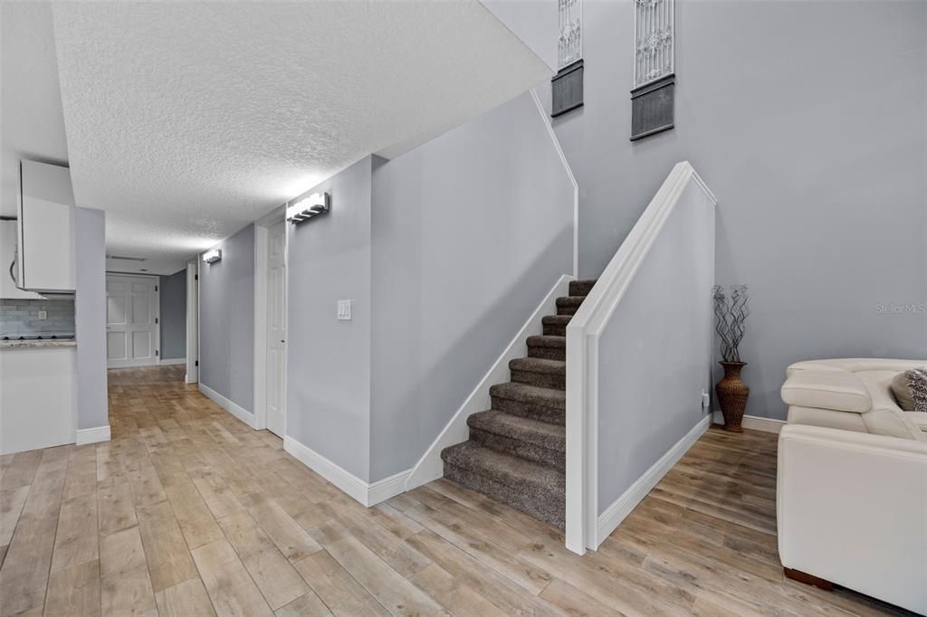 合同活跃: $799,900 (5 贝兹, 3 浴室, 3785 平方英尺)