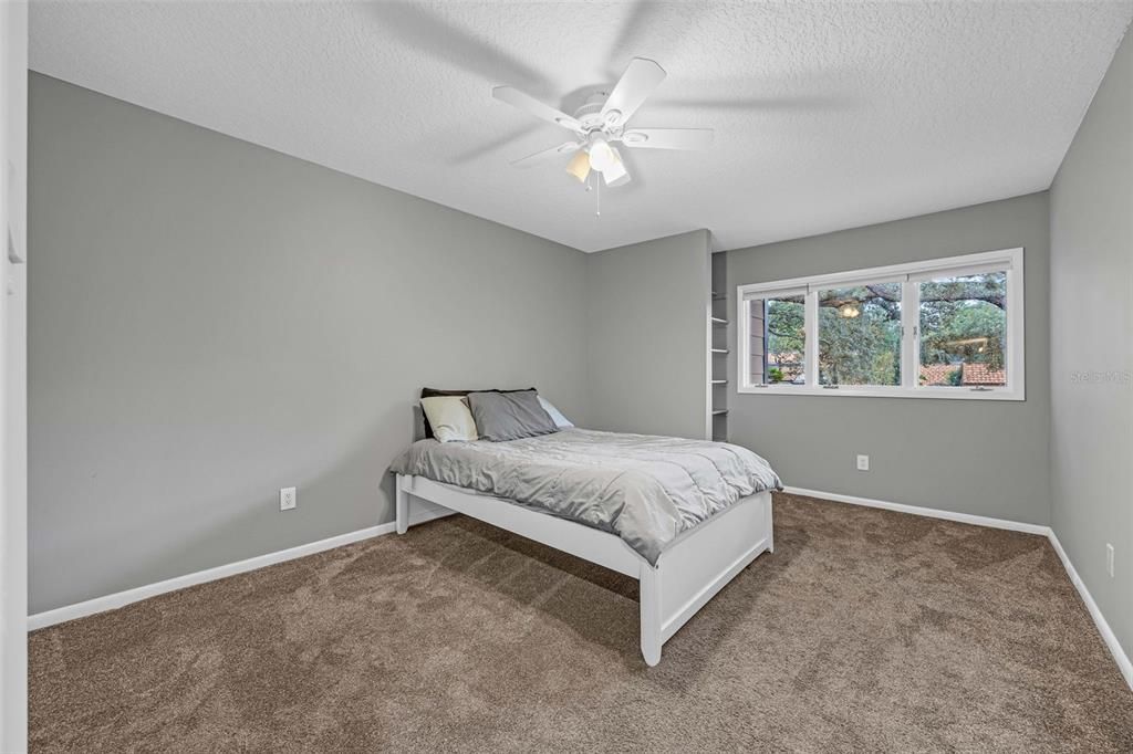 合同活跃: $799,900 (5 贝兹, 3 浴室, 3785 平方英尺)