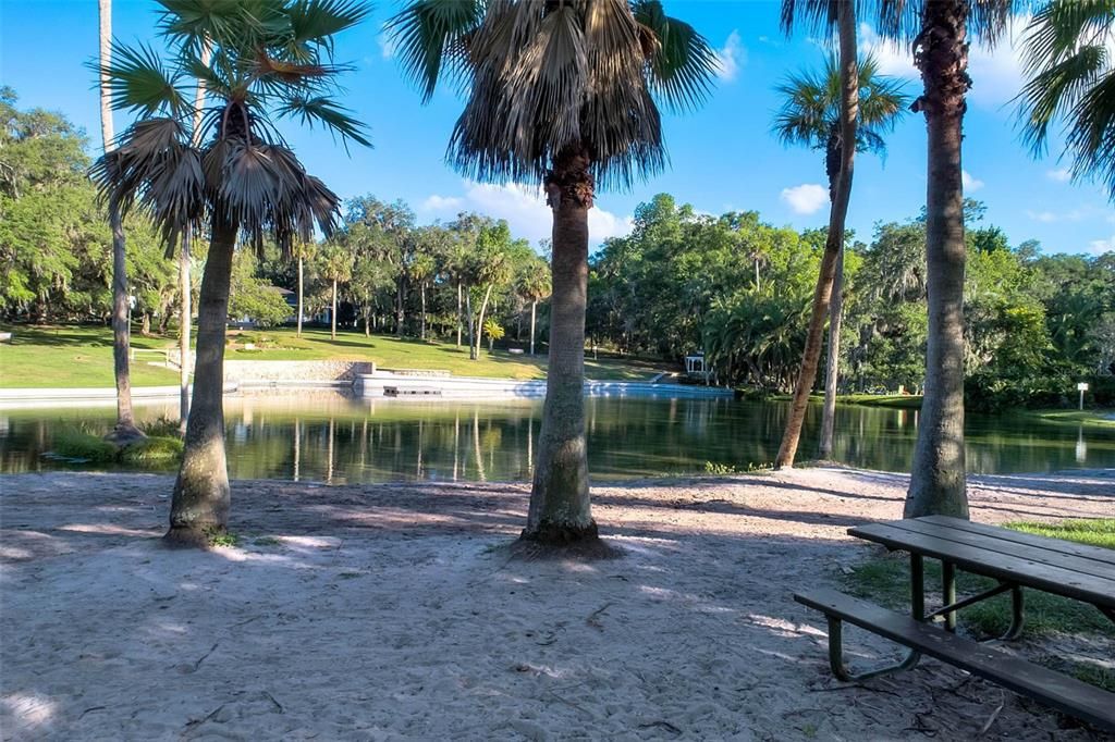 合同活跃: $799,900 (5 贝兹, 3 浴室, 3785 平方英尺)