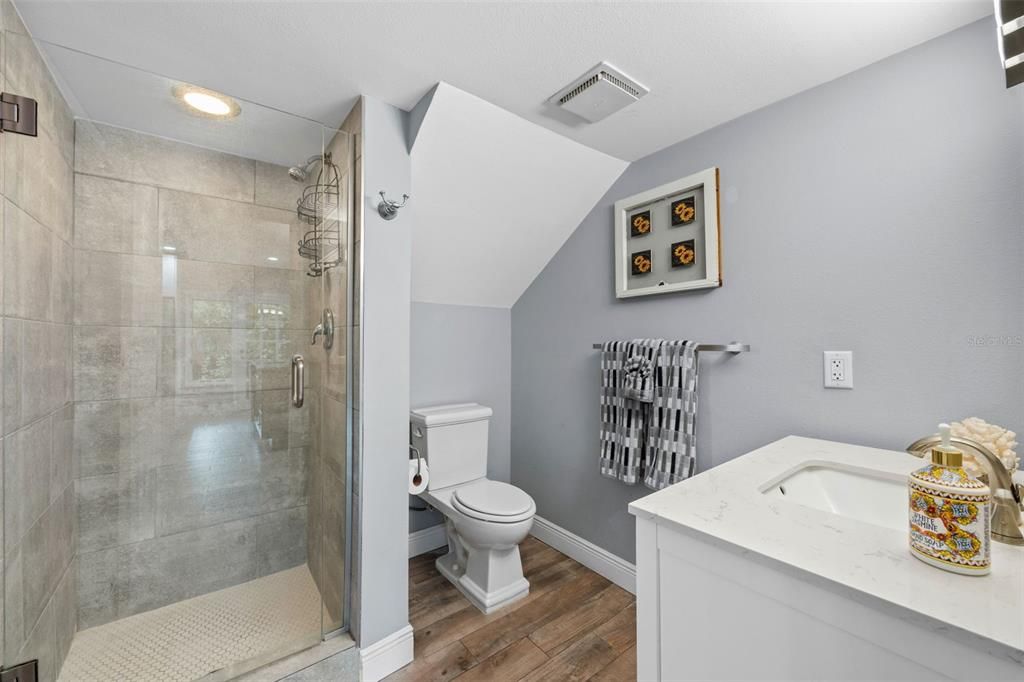 合同活跃: $799,900 (5 贝兹, 3 浴室, 3785 平方英尺)