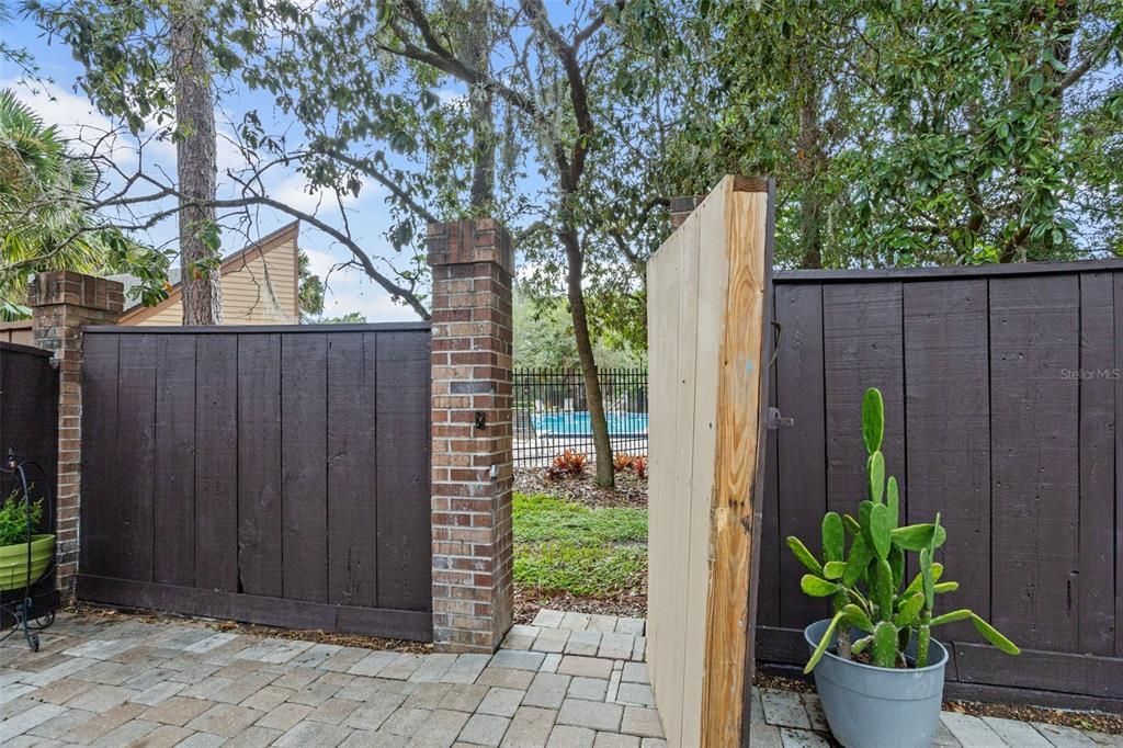 合同活跃: $799,900 (5 贝兹, 3 浴室, 3785 平方英尺)