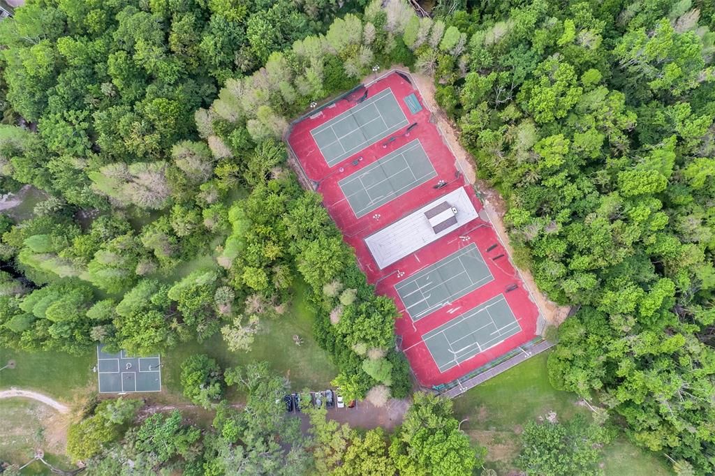 合同活跃: $799,900 (5 贝兹, 3 浴室, 3785 平方英尺)