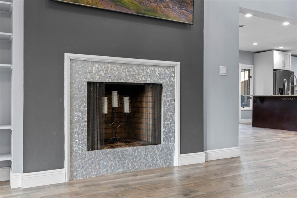 合同活跃: $799,900 (5 贝兹, 3 浴室, 3785 平方英尺)