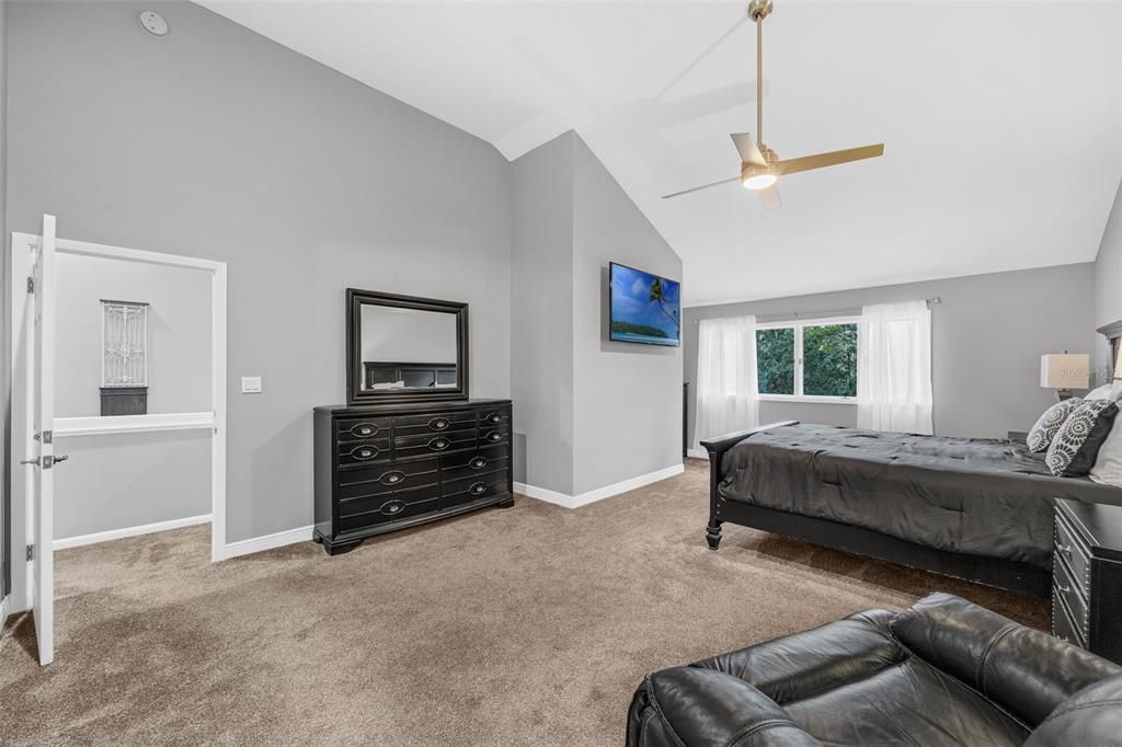 合同活跃: $799,900 (5 贝兹, 3 浴室, 3785 平方英尺)