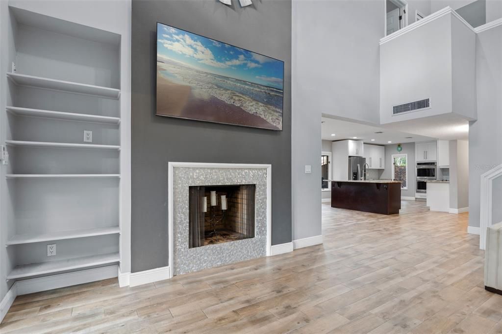 合同活跃: $799,900 (5 贝兹, 3 浴室, 3785 平方英尺)