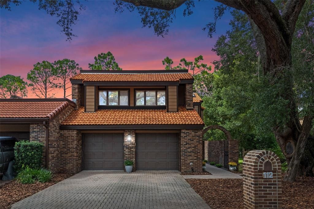 合同活跃: $799,900 (5 贝兹, 3 浴室, 3785 平方英尺)